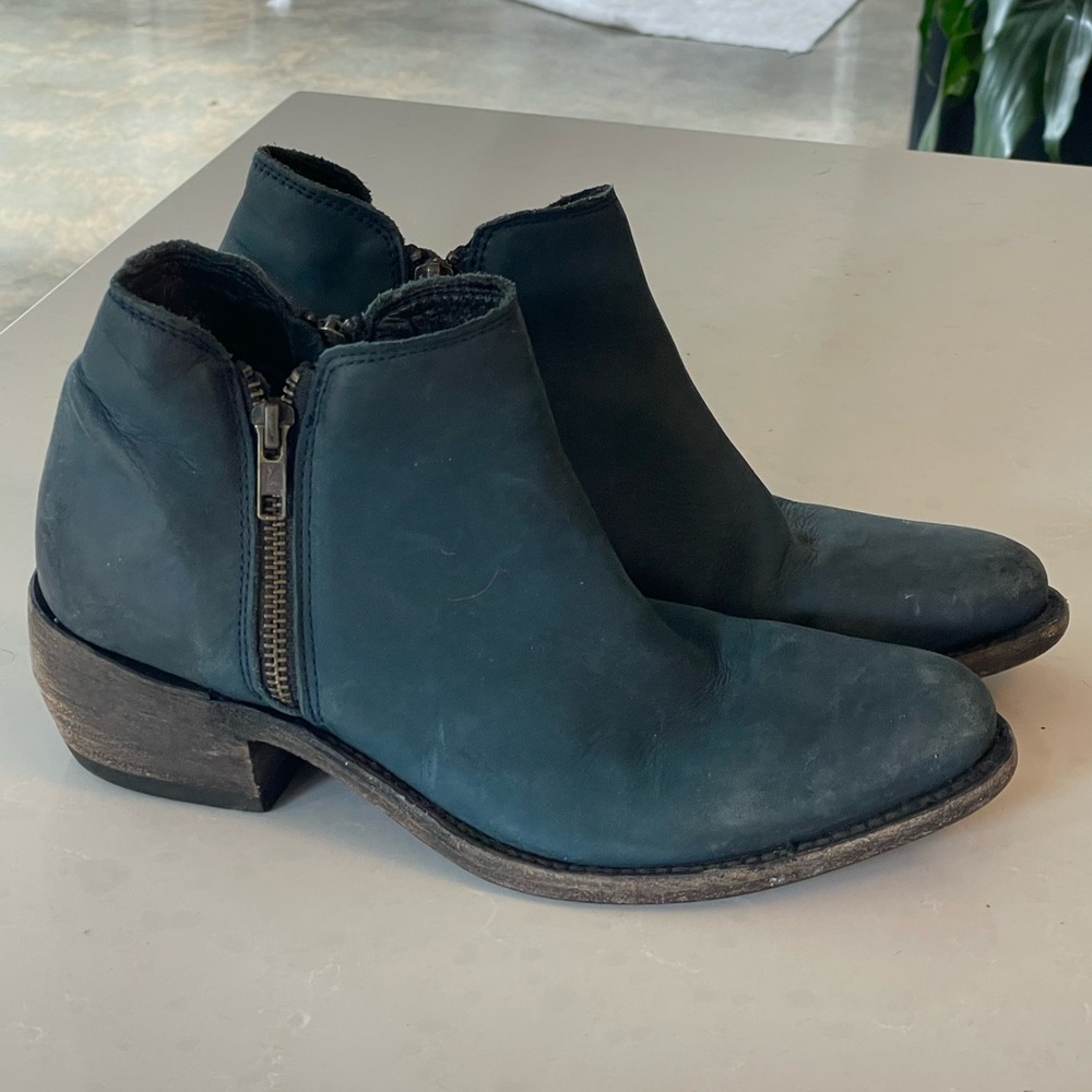 LIBERTY Black Deep Blue Ankle Booties
